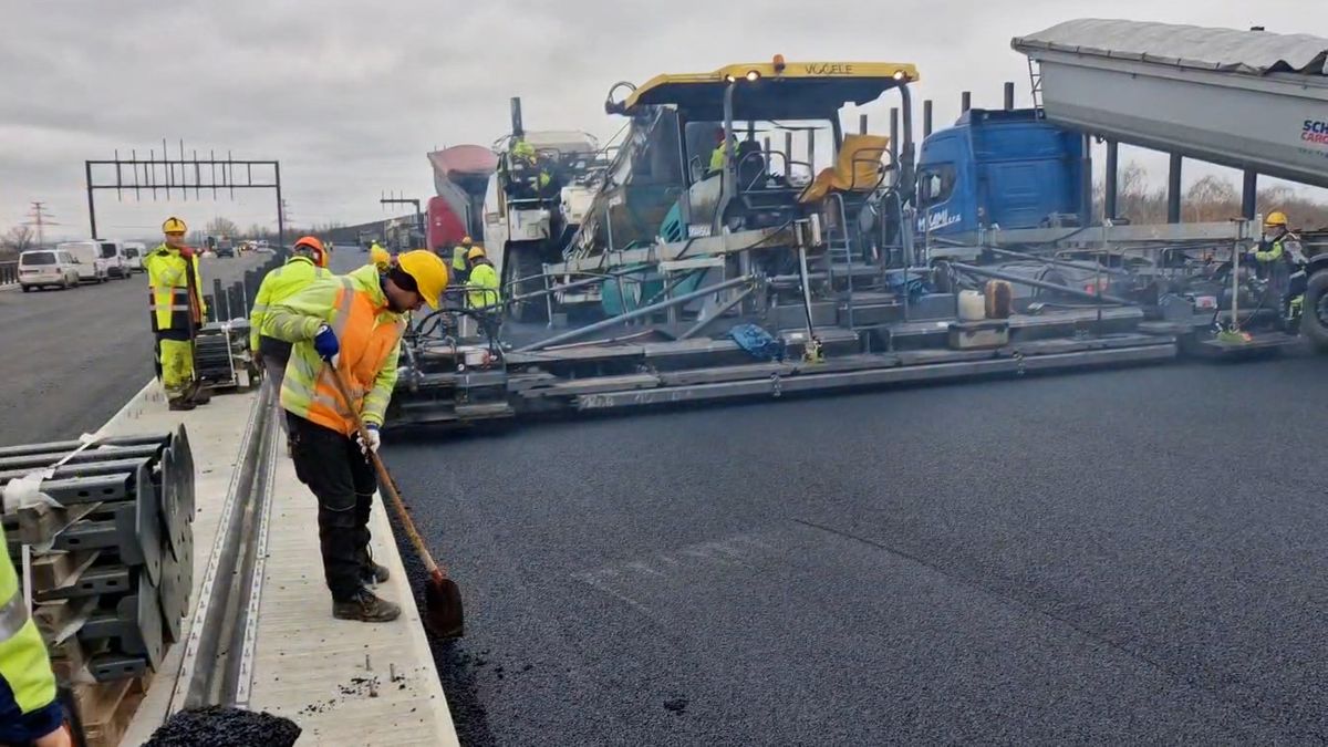 Dokončují nejdelší estakádu posledního úseku dálnice D1 mezi Přerovem a Říkovicemi, otevřen bude za měsíc